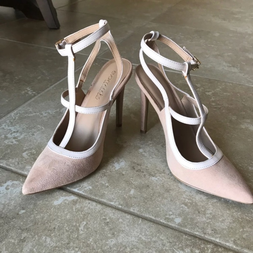 Pointy Heel with ankle straps